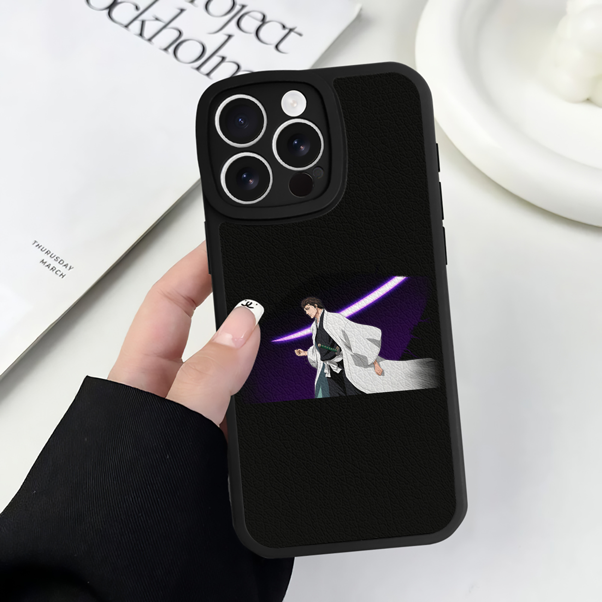 （画像用） ブリーチ 藍染 惣右介（あいぜん そうすけ） BLEACH Aizen Sousuke 【iPhone 16シリーズ対応】シリコンスマホケース（レザー調） 材質：シリコン